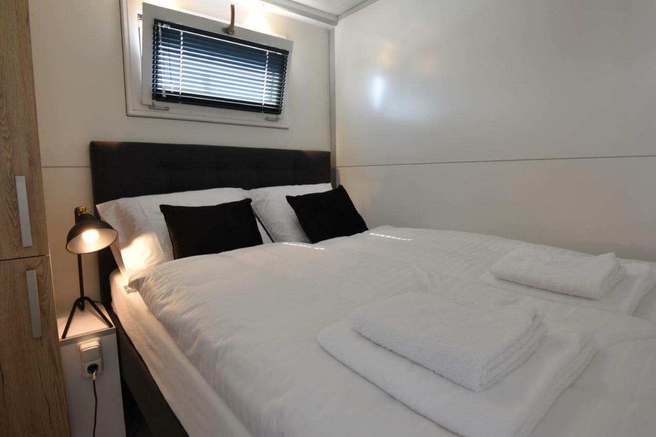 Cosy Floating Boatlodge Athene 马斯特里赫特 外观 照片